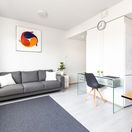 Valoisa Parvekkeellinen Kaksio, Oma Parkkipaikka Apartman Tampere Kültér fotó