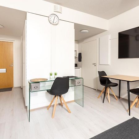 Valoisa Parvekkeellinen Kaksio, Oma Parkkipaikka Apartman Tampere Kültér fotó