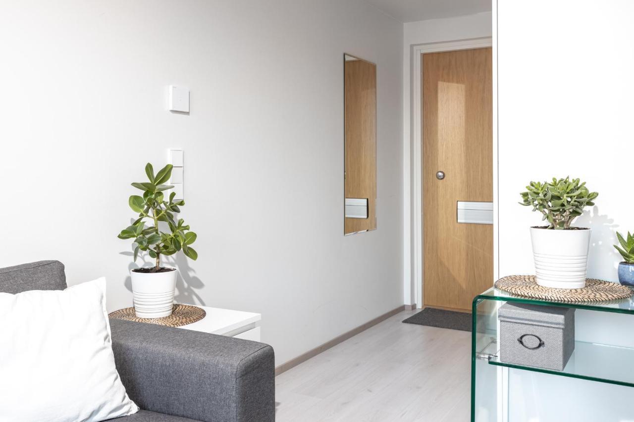 Valoisa Parvekkeellinen Kaksio, Oma Parkkipaikka Apartman Tampere Kültér fotó