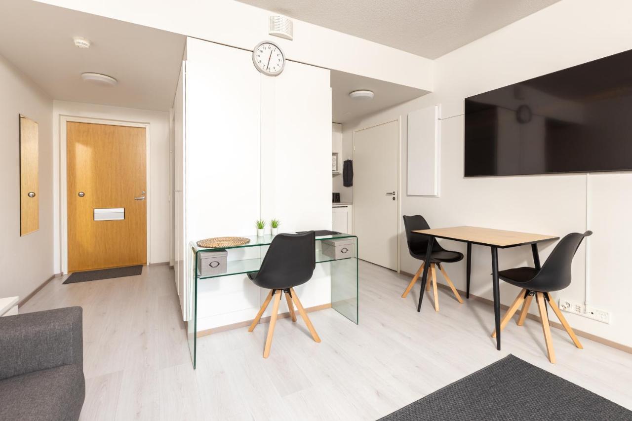 Valoisa Parvekkeellinen Kaksio, Oma Parkkipaikka Apartman Tampere Kültér fotó